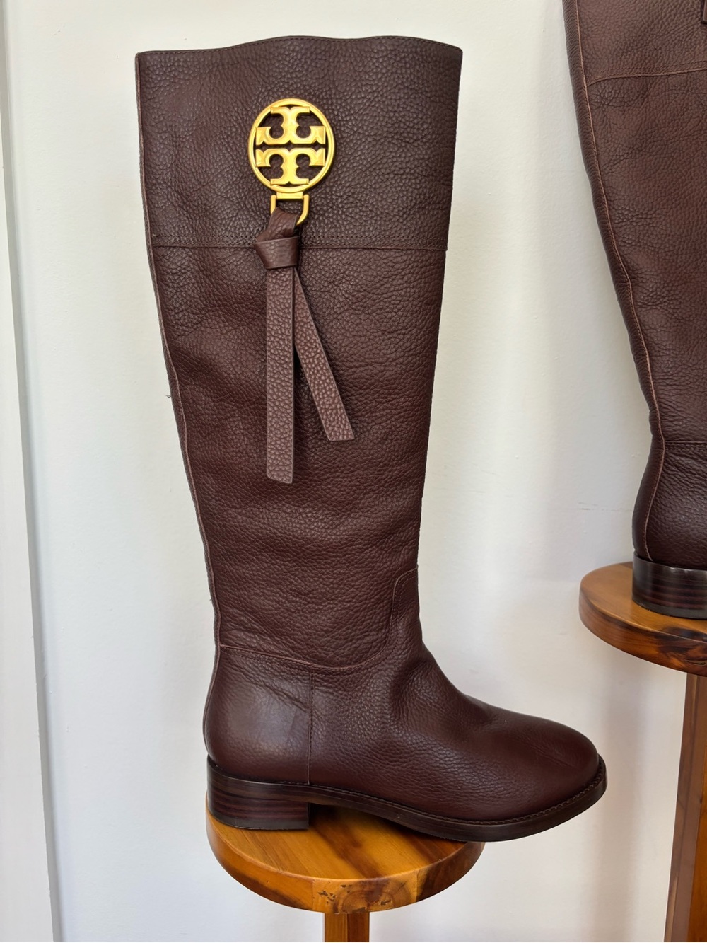 Tory Burch Brown Pebbled Leather Leather Riding Boots Gold Logo Size 6M NWOT